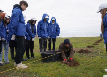 أوتيكو لخدمات المرافئ  يزرع ما يزيد عن  ٢٠٠٠ شجرة في منطقة تامان